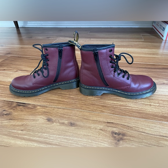 Dr. Martens 1460 J SMOOTH LEATHER LACE UP BOOTS cherry red - Picture 2 of 12